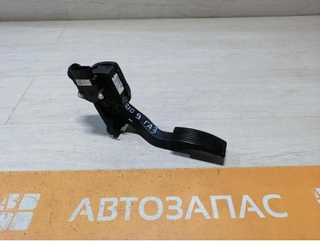 Rio 3 №9 педаль газа