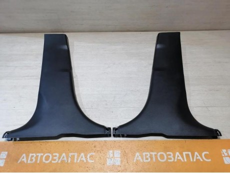 Rio 3 №9 обшивка средней стойки нижняя правая