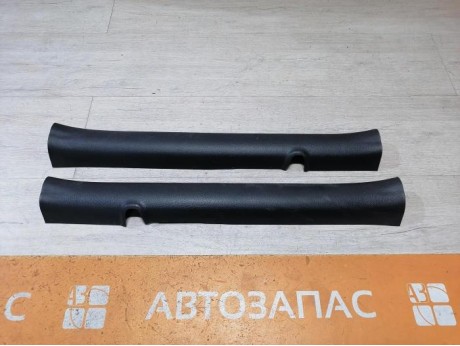 Rio 3 №9 обшивка порога передняя правая