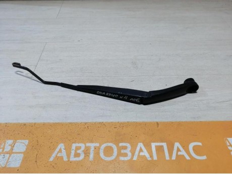 Solaris №4 поводок дворника левый