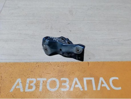 Solaris №4 кронштейн крепление крыла правый