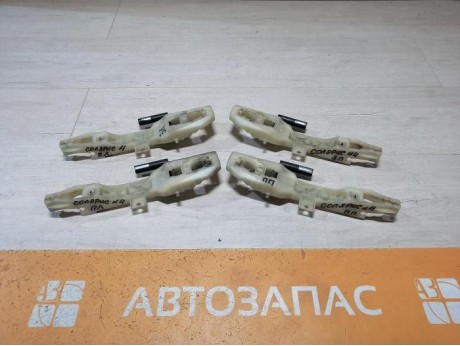 Solaris №4 кронштейн ручки двери передний правый