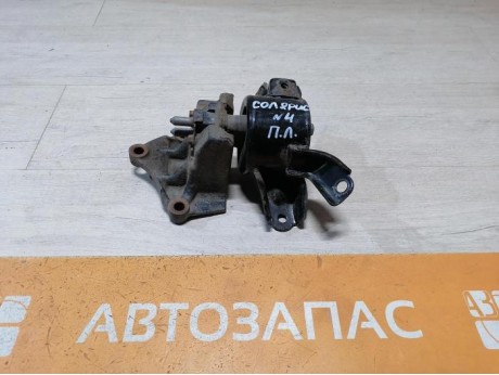 Solaris №4 подушка коробки верхняя левая кронштейн