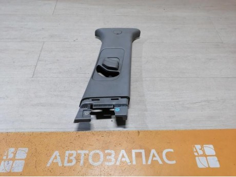 Solaris №4 обшивка средней стойки верхняя правая