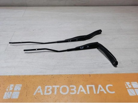 Logan №48 поводок дворника правый