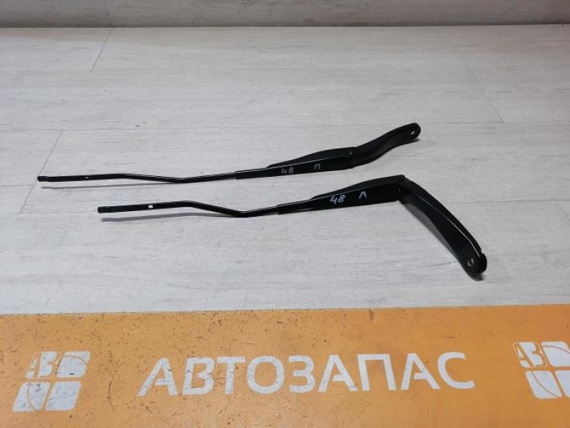 Logan №48 поводок дворника правый