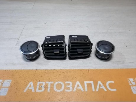 Sandero №14 дефлектор торпедо центральный правый