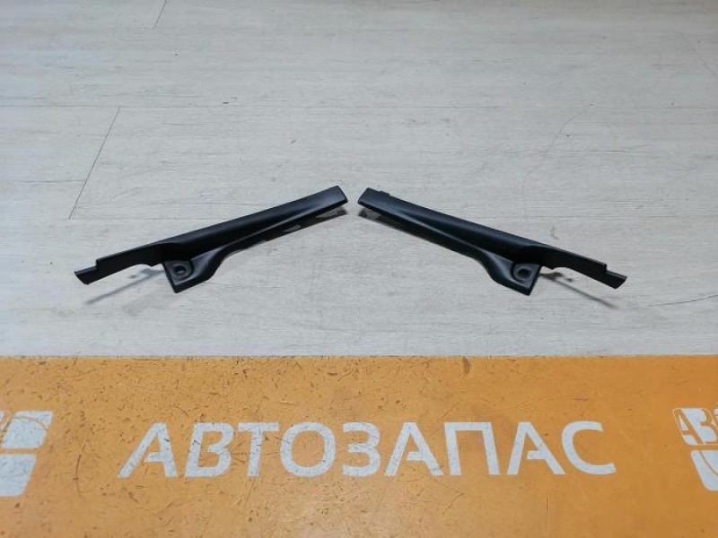 Sandero №14 уголок жабо левый