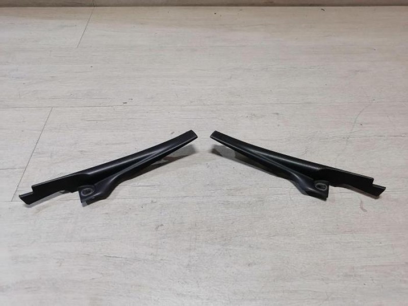 Sandero №14 уголок жабо правый