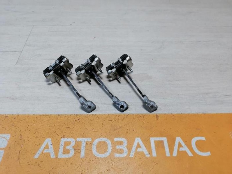 Sandero №14 ограничитель двери