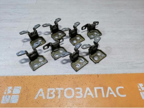 Sandero №14 петля двери