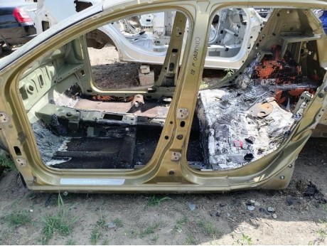 Sandero №14 порог левый степвей до шва деф