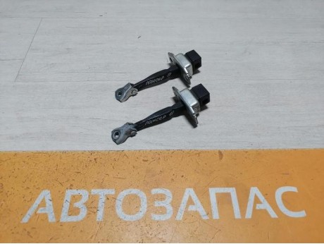 Lancer 10 №1 ограничитель двери передний