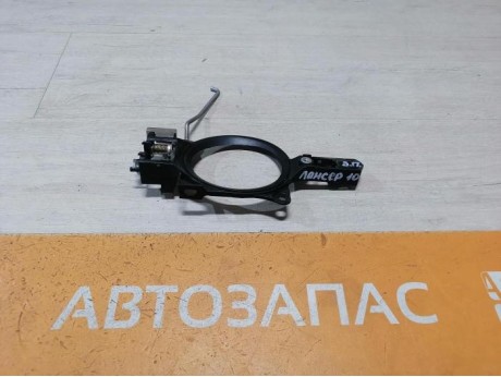 Lancer 10 №1 кронштейн ручки двери задний правый