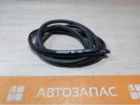 Lancer 10 №1 уплотнитель двери передний левый деф