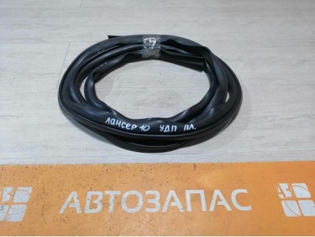 Lancer 10 №1 уплотнитель дверного проема передний левый