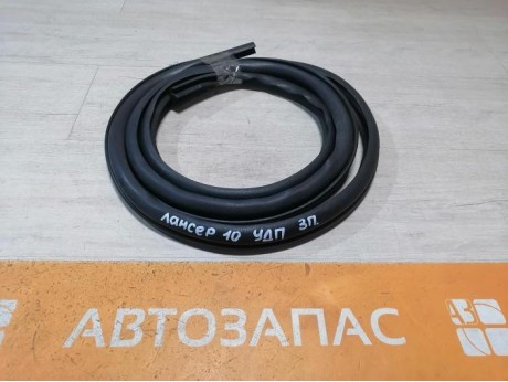 Lancer 10 №1 уплотнитель дверного проема задний правый