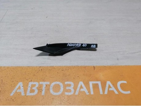 Lancer 10 №1 уголок жабо правый
