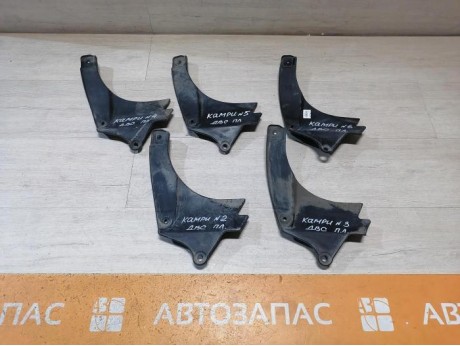 Camry v40 №2 пыльник двигателя левый