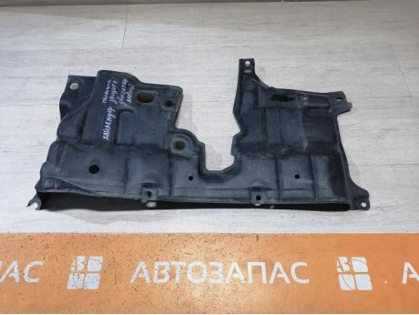 Highlander пыльник двигателя левый