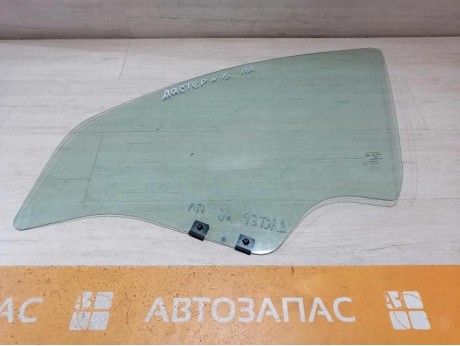 Duster №6 стекло переднее левое 10