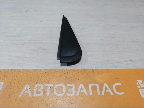 Duster №6  накладка двери наружная задняя левая уголок