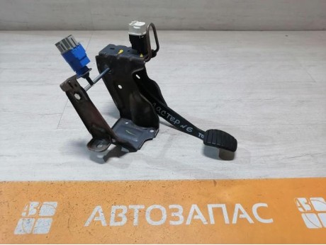 Duster №6 педаль тормоза