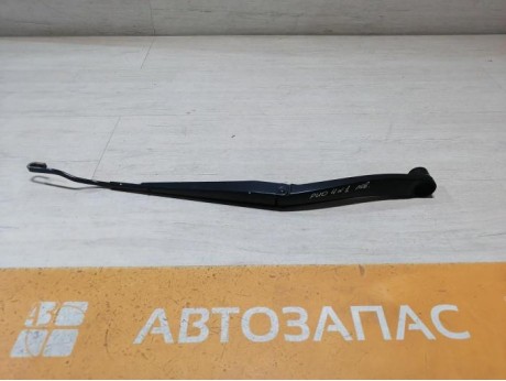 Rio 4 №1 поводок дворника левый