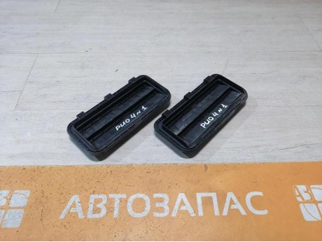 Rio 4 №1 решетка вентиляции багажника клапан