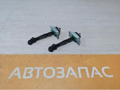 Rio 4 №1 ограничитель двери передний