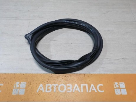 Rio 4 №1 уплотнитель дверного проема передний правый