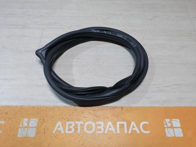 Rio 4 №1 уплотнитель дверного проема передний правый