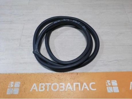 Rio 4 №1 уплотнитель дверного проема задний левый