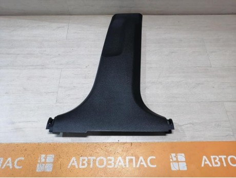 Rio 4 №1 обшивка средней стойки нижняя правая