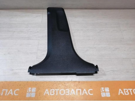 Rio 4 №1 обшивка средней стойки нижняя левая