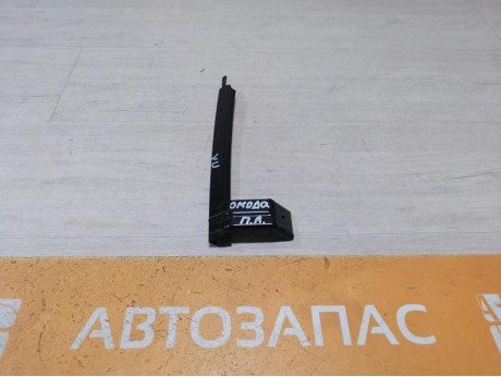 Omoda C5 направляющая стекла передняя левая короткая