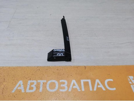 Omoda C5 направляющая стекла передняя правая короткая