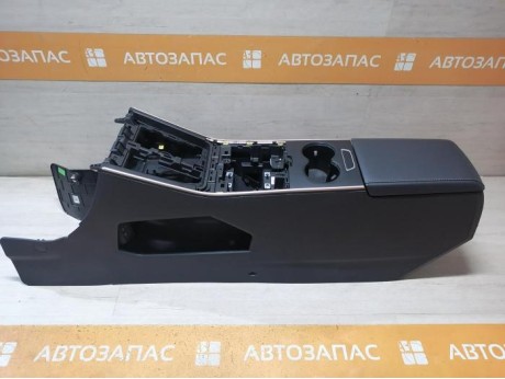 Omoda C5 подлокотник