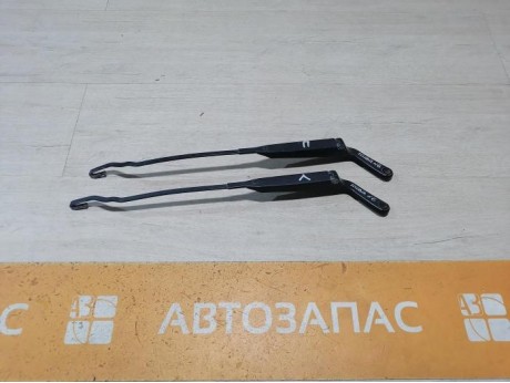 Niva №6 поводок дворника правый