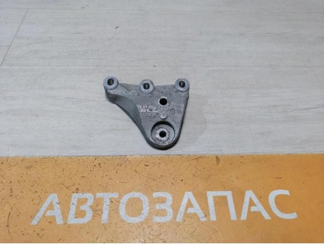 Rapid №2 кронштейн подушки двигателя правый