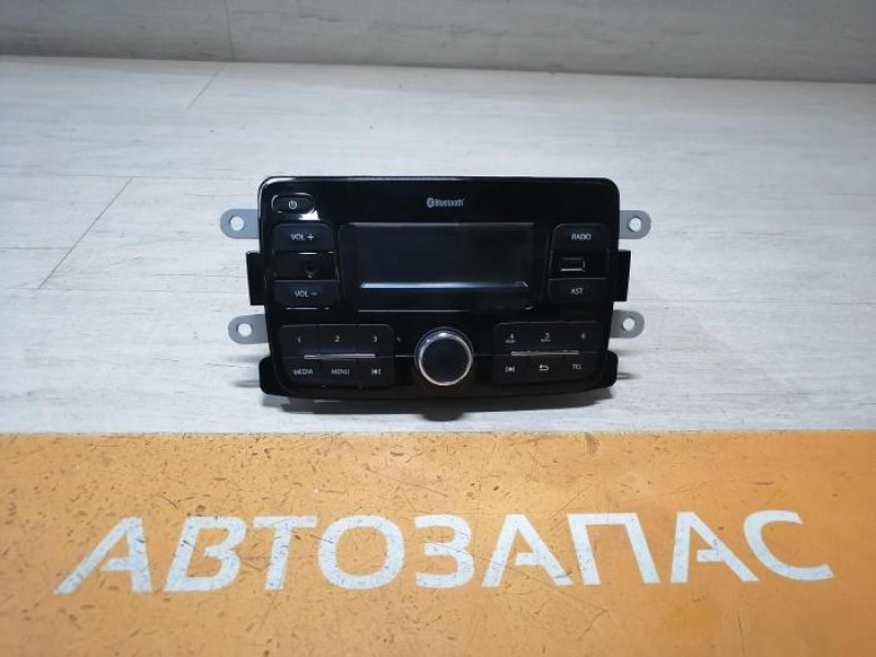 Sandero №15 магнитола штатная 2 дин