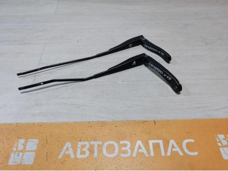 Sandero №15 поводок дворника левый