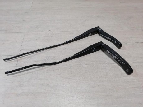 Sandero №15 поводок дворника правый