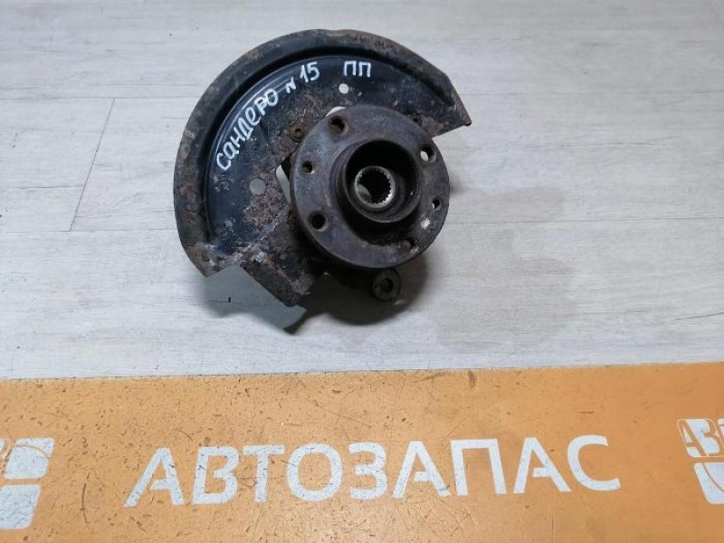 Sandero №15 кулак правый