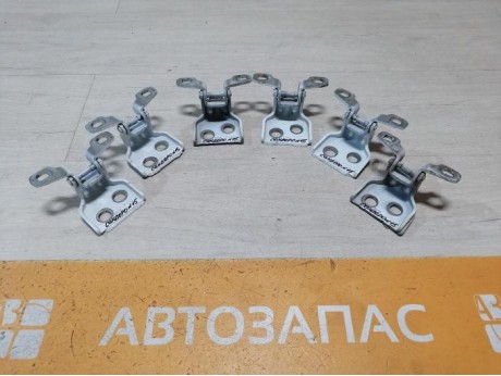 Sandero №15 петля двери