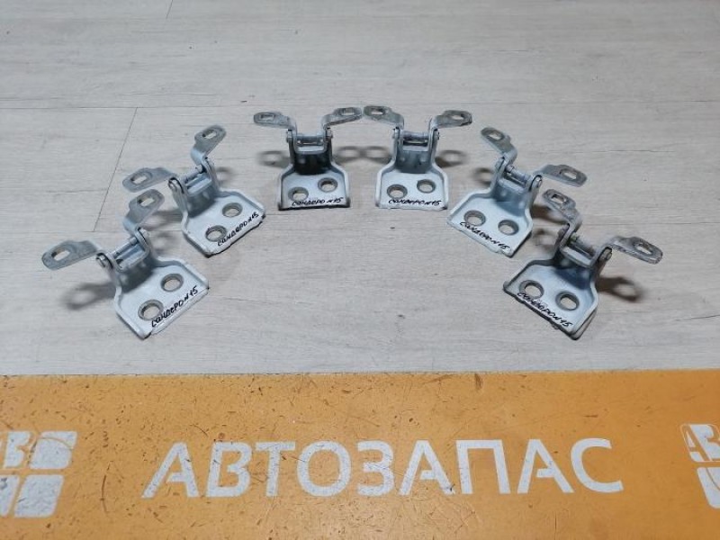 Sandero №15 петля двери