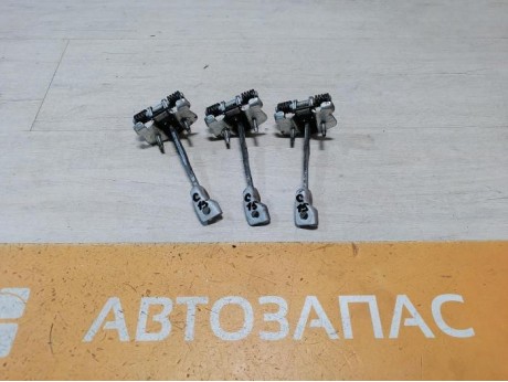 Sandero №15 ограничитель двери