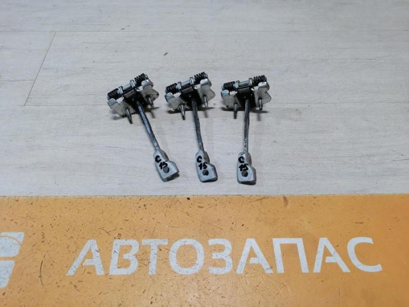 Sandero №15 ограничитель двери