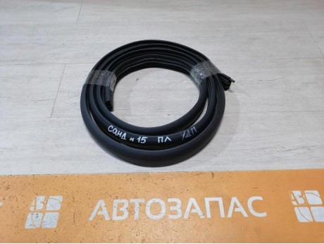 Sandero №15 уплотнитель дверного проема передний левый