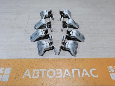 Rio 3 №10 петля двери задняя левая верхняя